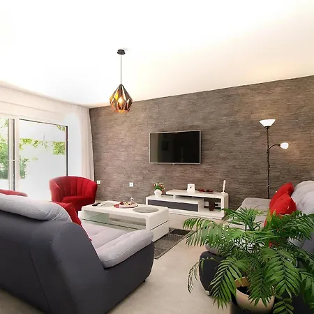 Semesterbostad Mit Privatpool Fuer 8 Personen Ca 125 Qm In Sisan, Istrien Suedkueste Von Istrien