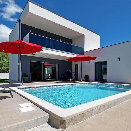 Mit Privatpool Fuer 8 Personen Ca 125 Qm In Sisan, Istrien Suedkueste Von Istrien