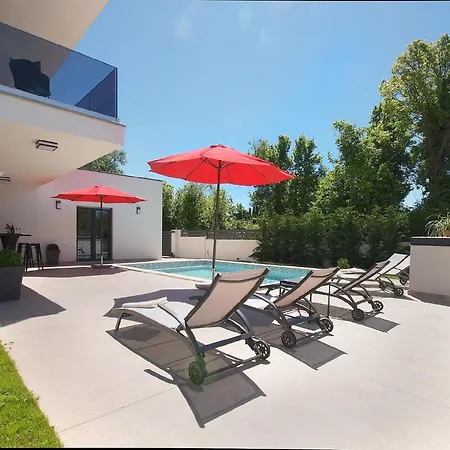 Mit Privatpool Fuer 8 Personen Ca 125 Qm In Sisan, Istrien Suedkueste Von Istrien *