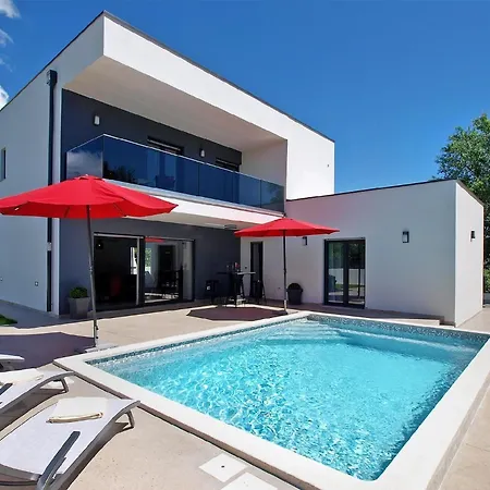 Mit Privatpool Fuer 8 Personen Ca 125 Qm In Sisan, Istrien Suedkueste Von Istrien Feriehus