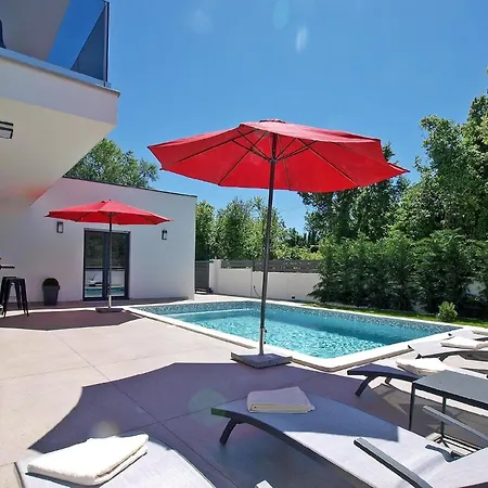 Mit Privatpool Fuer 8 Personen Ca 125 Qm In Sisan, Istrien Suedkueste Von Istrien Feriehus